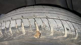 Used 2017 Renault Kwid [2015-2019] 1.0 RXT AMT Petrol Automatic tyres RIGHT REAR TYRE TREAD VIEW