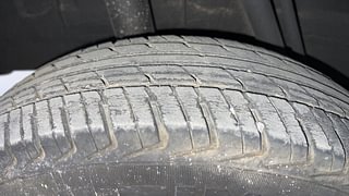 Used 2019 Renault Kwid [2016-2019] 1.0 RXT Petrol Manual tyres RIGHT REAR TYRE TREAD VIEW