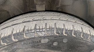 Used 2018 Renault Kwid [2015-2019] 1.0 RXT AMT Opt Petrol Automatic tyres RIGHT FRONT TYRE TREAD VIEW