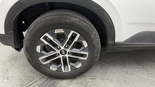 Used 2022 Hyundai Venue SX (O) 1.5 CRDi Diesel Manual tyres RIGHT REAR TYRE RIM VIEW