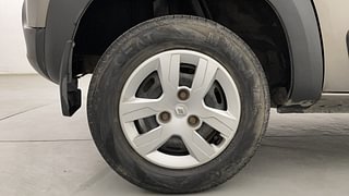 Used 2018 Renault Kwid [2015-2019] 1.0 RXT AMT Opt Petrol Automatic tyres RIGHT REAR TYRE RIM VIEW