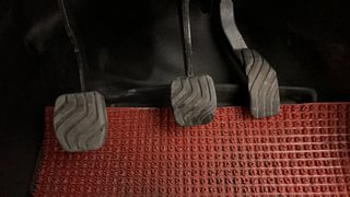 Used 2021 Renault Kiger RXZ 1.0 Turbo MT Petrol Manual interior PEDALS VIEW