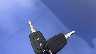 Used 2017 Renault Kwid [2015-2019] 1.0 RXT AMT Petrol Automatic extra CAR KEY VIEW