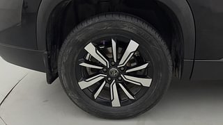 Used 2020 MG Motors Hector Plus Sharp 1.5 Petrol Turbo Hybrid MT 6-STR Petrol Manual tyres RIGHT REAR TYRE RIM VIEW