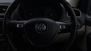 Used 2020 Volkswagen Vento  Highline Plus 1.2 (P) AT Petrol Automatic top_features Airbags