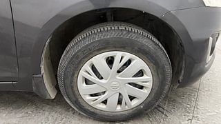 Used 2017 Maruti Suzuki Swift [2014-2017] VXI (O) Petrol Manual tyres RIGHT FRONT TYRE RIM VIEW