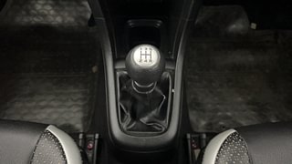 Used 2017 Maruti Suzuki Swift [2011-2017] VXi Petrol Manual interior GEAR  KNOB VIEW
