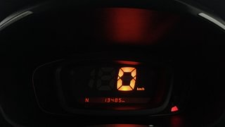Used 2018 Renault Kwid [2015-2019] 1.0 RXT AMT Opt Petrol Automatic interior CLUSTERMETER VIEW