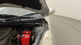 Used 2014 Maruti Suzuki Swift [2011-2017] VXi Petrol Manual engine ENGINE LEFT SIDE HINGE & APRON VIEW