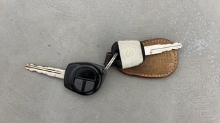 Used 2017 Maruti Suzuki Swift [2011-2017] VXi Petrol Manual extra CAR KEY VIEW
