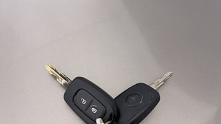 Used 2019 Renault Kwid [2016-2019] 1.0 RXT Petrol Manual extra CAR KEY VIEW