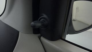 Used 2015 Maruti Suzuki Celerio VXI AMT Petrol Automatic top_features Adjustable ORVM