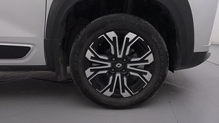 Used 2023 Renault Kiger RXT (O) AMT Petrol Automatic tyres RIGHT FRONT TYRE RIM VIEW