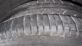 Used 2015 Hyundai Elite i20 [2014-2018] Asta 1.2 Petrol Manual tyres LEFT FRONT TYRE TREAD VIEW
