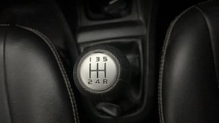 Used 2017 Maruti Suzuki Swift [2014-2017] VXI (O) Petrol Manual interior GEAR  KNOB VIEW