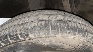 Used 2018 Renault Kwid [2015-2019] 1.0 RXT AMT Opt Petrol Automatic tyres RIGHT REAR TYRE TREAD VIEW