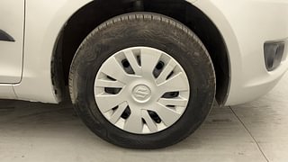 Used 2014 Maruti Suzuki Swift [2011-2017] VXi Petrol Manual tyres RIGHT FRONT TYRE RIM VIEW