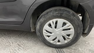 Used 2017 Maruti Suzuki Swift [2014-2017] VXI (O) Petrol Manual tyres LEFT REAR TYRE RIM VIEW