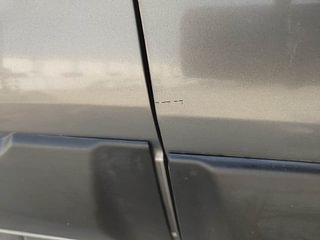 Used 2019 Renault Kwid [2016-2019] 1.0 RXT Petrol Manual dents MINOR SCRATCH