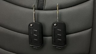 Used 2019 Mahindra Marazzo M2 Diesel Manual extra CAR KEY VIEW