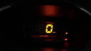 Used 2019 Renault Kwid [2016-2019] 1.0 RXT Petrol Manual interior CLUSTERMETER VIEW