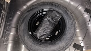 Used 2018 Renault Kwid [2015-2019] 1.0 RXT AMT Opt Petrol Automatic tyres SPARE TYRE VIEW