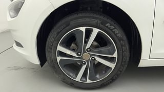 Used 2023 Tata Altroz XZ Plus (S) 1.2l iCNG Petrol+cng Manual tyres LEFT FRONT TYRE RIM VIEW