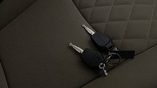 Used 2018 Mahindra TUV300 [2015-2020] T10 Diesel Manual extra CAR KEY VIEW