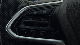Used 2020 MG Motors Hector Plus Sharp 1.5 Petrol Turbo Hybrid MT 6-STR Petrol Manual top_features Cruise control