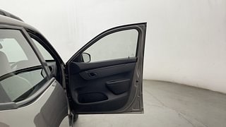 Used 2018 Renault Kwid [2015-2019] 1.0 RXT AMT Opt Petrol Automatic interior RIGHT FRONT DOOR OPEN VIEW