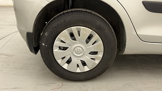 Used 2014 Maruti Suzuki Swift [2011-2017] VXi Petrol Manual tyres RIGHT REAR TYRE RIM VIEW