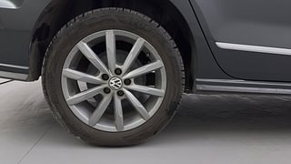 Used 2020 Volkswagen Vento  Highline Plus 1.2 (P) AT Petrol Automatic tyres RIGHT REAR TYRE RIM VIEW