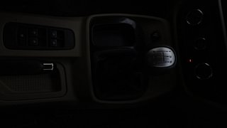 Used 2018 Mahindra TUV300 [2015-2020] T10 Diesel Manual interior GEAR  KNOB VIEW