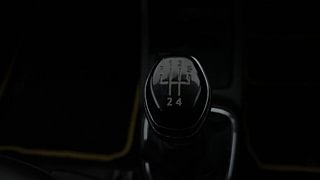 Used 2019 Renault Kwid [2016-2019] 1.0 RXT Petrol Manual interior GEAR  KNOB VIEW