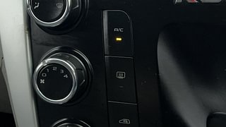 Used 2017 Mahindra KUV100 [2015-2017] K8 6 STR Petrol Manual top_features Rear defogger