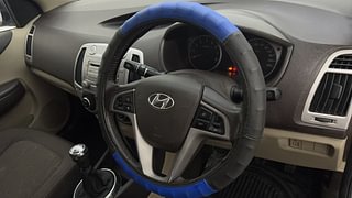 Used 2011 Hyundai i20 [2008-2012] Sportz 1.2 Petrol Manual top_features Leather-wrapped steering wheel