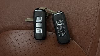 Used 2020 MG Motors Hector Plus Sharp 1.5 Petrol Turbo Hybrid MT 6-STR Petrol Manual extra CAR KEY VIEW