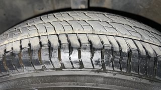 Used 2017 Renault Kwid [2015-2019] 1.0 RXT AMT Petrol Automatic tyres LEFT FRONT TYRE TREAD VIEW