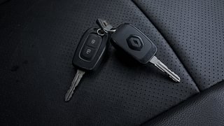 Used 2021 Renault Triber [2019-2021] RXL AMT Petrol Automatic extra CAR KEY VIEW