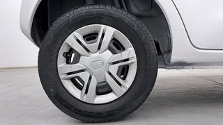 Used 2019 Datsun Redi-GO [2015-2019] S 1.0 AMT Petrol Automatic tyres RIGHT REAR TYRE RIM VIEW