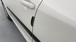 Used 2017 Maruti Suzuki Swift [2011-2017] VXi Petrol Manual dents MINOR SCRATCH