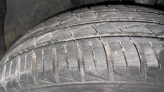 Used 2021 Renault Kwid 1.0 RXL AMT Petrol Automatic tyres RIGHT FRONT TYRE TREAD VIEW