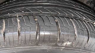 Used 2017 Maruti Suzuki Swift [2011-2017] ZXi Petrol Manual tyres RIGHT FRONT TYRE TREAD VIEW