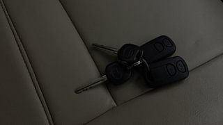 Used 2018 Toyota Etios Liva [2017-2020] V Petrol Manual extra CAR KEY VIEW