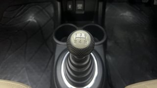 Used 2018 Honda Brio [2017-2018] S MT Petrol Manual interior GEAR  KNOB VIEW