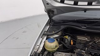 Used 2011 Volkswagen Polo [2010-2014] Highline1.2L (P) Petrol Manual engine ENGINE RIGHT SIDE HINGE & APRON VIEW
