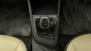 Used 2018 Hyundai Verna [2017-2020] 1.6 VTVT SX (O) Petrol Manual interior GEAR  KNOB VIEW
