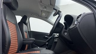 Used 2018 Volkswagen Polo [2017-2019] Highline Plus 1.2L (P) Petrol Manual interior RIGHT SIDE FRONT DOOR CABIN VIEW