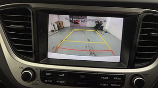 Used 2019 Hyundai Verna [2017-2020] 1.6 VTVT SX Petrol Manual top_features Rear camera