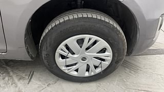 Used 2015 Maruti Suzuki Swift [2011-2017] VXi Petrol Manual tyres RIGHT FRONT TYRE RIM VIEW
